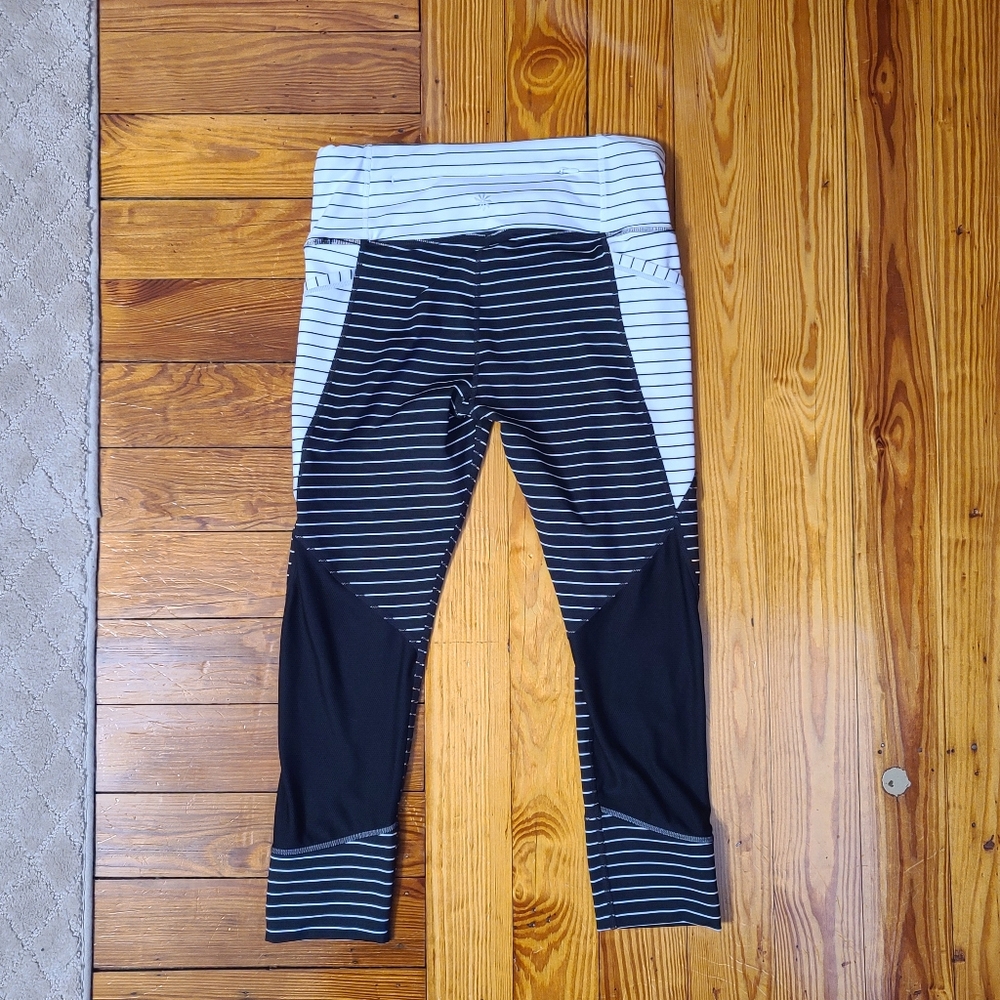 Athleta White & Black Striped Relay 2.0 Capri Leggings - Picture 11 of 15